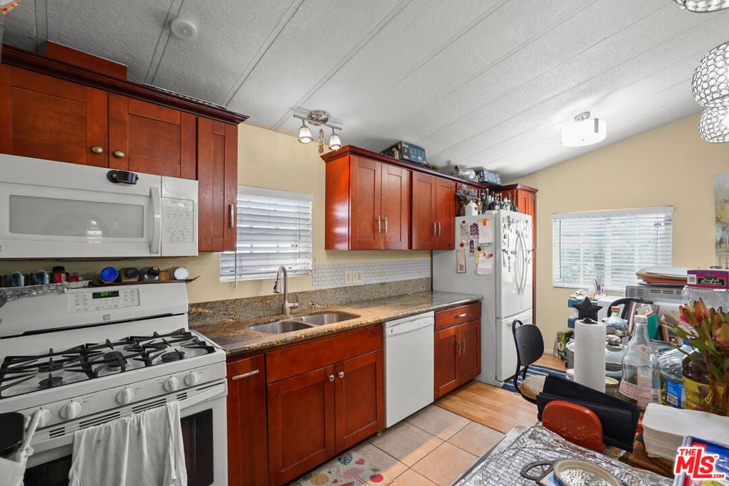 15717 Woodruff Avenue 36