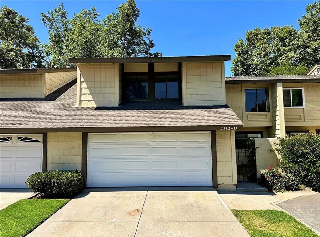 Welcome to Shady Hollow, where comfort meets convenience in this beautifully updated 4-bedroom, 2.5-bathroom townhome nestled in a private gated community on the border of Orange and Tustin. Located in the top-rated Orange Unified School District, this two-story gem offers an airy open layout with soaring cathedral ceilings, central A/C, and plenty of natural light throughout.
Enjoy gatherings in the spacious dining area, which flows seamlessly to a private backyard patio that opens to a lush greenbelt—perfect for outdoor entertaining and relaxing weekends. The expansive primary suite boasts vaulted ceilings, a cozy fireplace, and a spacious walk-in closet to cater to all your wardrobe needs.
Key Features:
Private gated front patio
Direct-access 2-car garage plus extended driveway for extra parking
Washer/dryer hookups in garage
Resort-style community amenities: pool, spa & clubhouse
Easy access to the 5, 22, and 55 freeways for commuting or weekend getaways
Orange Unified School District
Important Notes:
This home is located on leased land with a monthly land lease of $1,182 (expires May 2049)
HOA dues are $550/month, covering water and trash
Don’t miss your chance to live in a beautifully maintained community with unbeatable access to shopping, dining, and all that Orange County has to offer. This is gated townhome living at its best—schedule your private tour today!