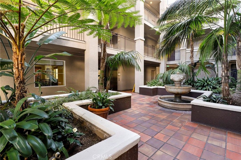 Photo of 4060 Glencoe Avenue #204, Marina Del Rey, CA 90292 (MLS # SB26024005)