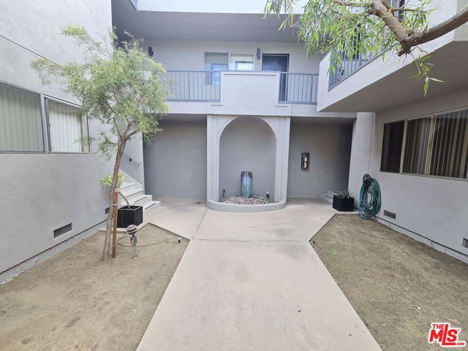 5720 Yolanda Avenue