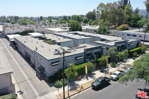 5720 Yolanda Avenue Tarzana CA 91356