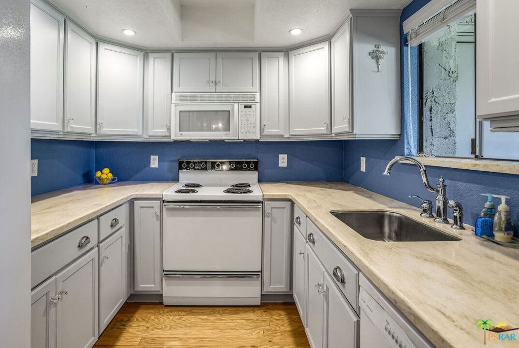 Palm Canyon Villas - Residential