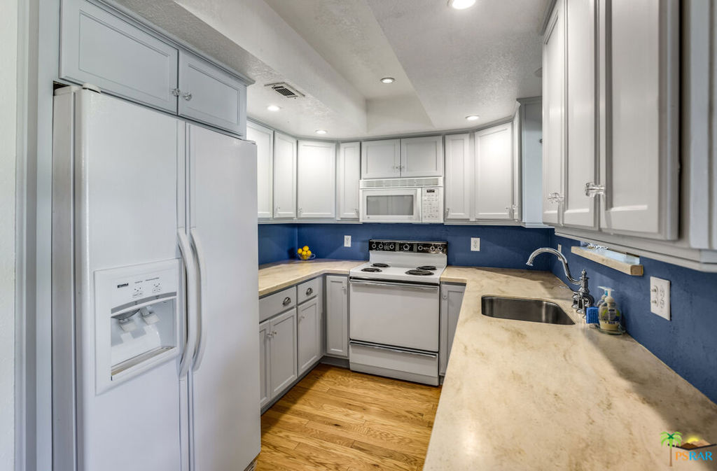 Palm Canyon Villas - Residential