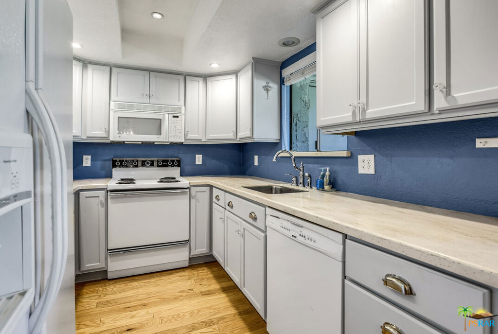 Palm Canyon Villas - Residential