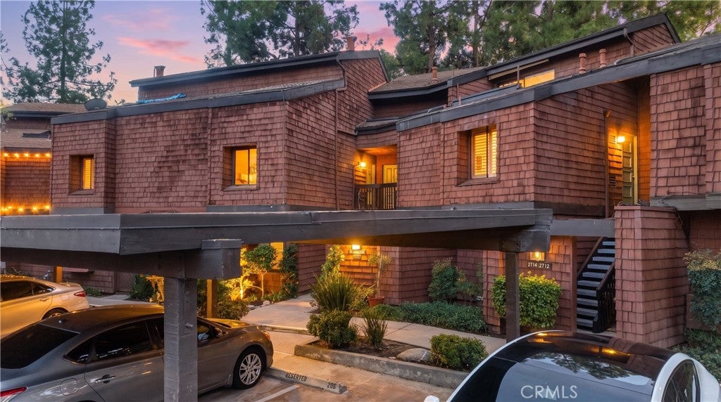 2716 Pine Creek