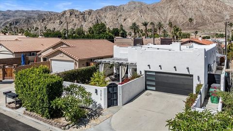 Photo of 52815 Avenida Alvarado, La Quinta, CA 92253 (MLS # OC26101988)