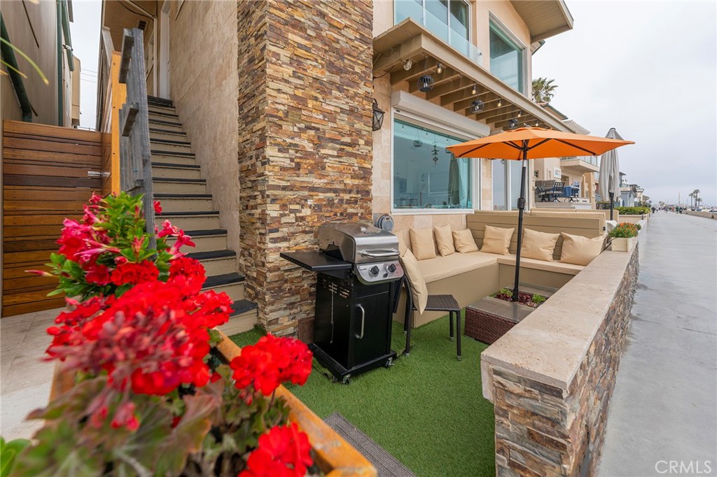 Available Oct 1st, 2025. Discover an exceptional property on The Strand—your dream beach getaway awaits! Nestled in the heart of Hermosa Beach, this wonderful community offers a vibrant lifestyle filled with outdoor activities like volleyball, surfing, and biking. You can stroll along the picturesque Strand, relax on the front patio to people-watch, or take a leisurely walk along the iconic pier. With warm, sunny days and a sparkling blue ocean, Hermosa Beach is the perfect destination for your next vacation rental.
This well-maintained residence has consistently received 5-star reviews on VRBO for the past 20 years and is available for both long and shorter-term stays. As you enter the spacious great room, you'll be welcomed by a bright and airy open floor plan, boasting a stunning vaulted ceiling with white wood beams. For your comfort, the apartment is equipped with air conditioning, and you'll also find an in-home washer and dryer for added convenience.
Enjoy restful nights in a luxurious King bed, complemented by tasteful furnishings throughout the space. The living room features a sofa that can be an additional sleeping space, providing extra sleeping accommodations for your guests. All furnishings are regularly maintained or replaced as needed. If you're visiting for work, you'll appreciate the high-speed internet and dedicated workspace, ensuring all your vacation and corporate needs are met.
We take pride in offering prompt maintenance, typically resolving minor issues within 24 hours, and we consistently clean common areas to maintain a welcoming environment. For those who need a workspace feel, you can take advantage of "Unita," an impressive office facility within walking distance, along with two additional nearby locations. These spaces provide access to a conference room, workstations, a break room, and even surfboards—only in Hermosa! Cleaning once per month.
Casa Premiere is one of four apartments in a well-kept building. Guests have full access to the oceanfront patio, perfect for enjoying stunning sunset views and barbecues. Experience the best of Hermosa Beach and make unforgettable memories at your coastal retreat!