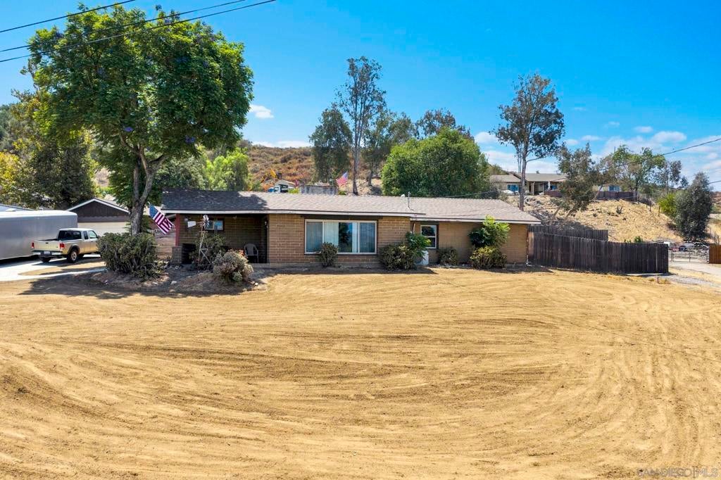 13525 Sunny LN