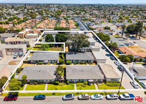 Photo of 17062 B Lane, Huntington Beach, CA 92647 (MLS # 26988213)