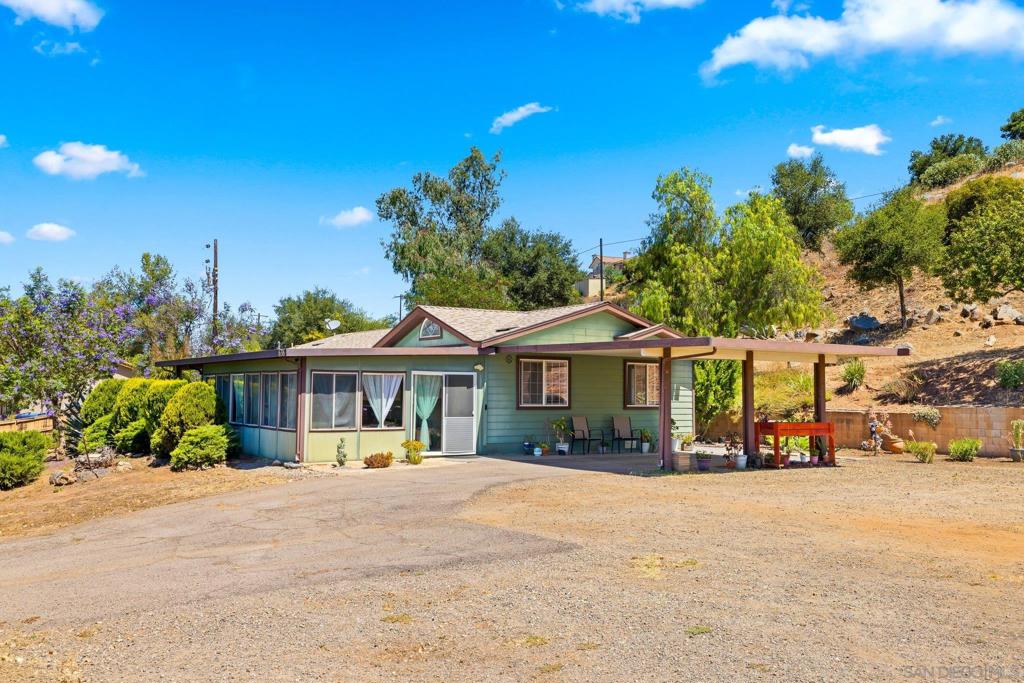 636 N Glen Oaks Dr