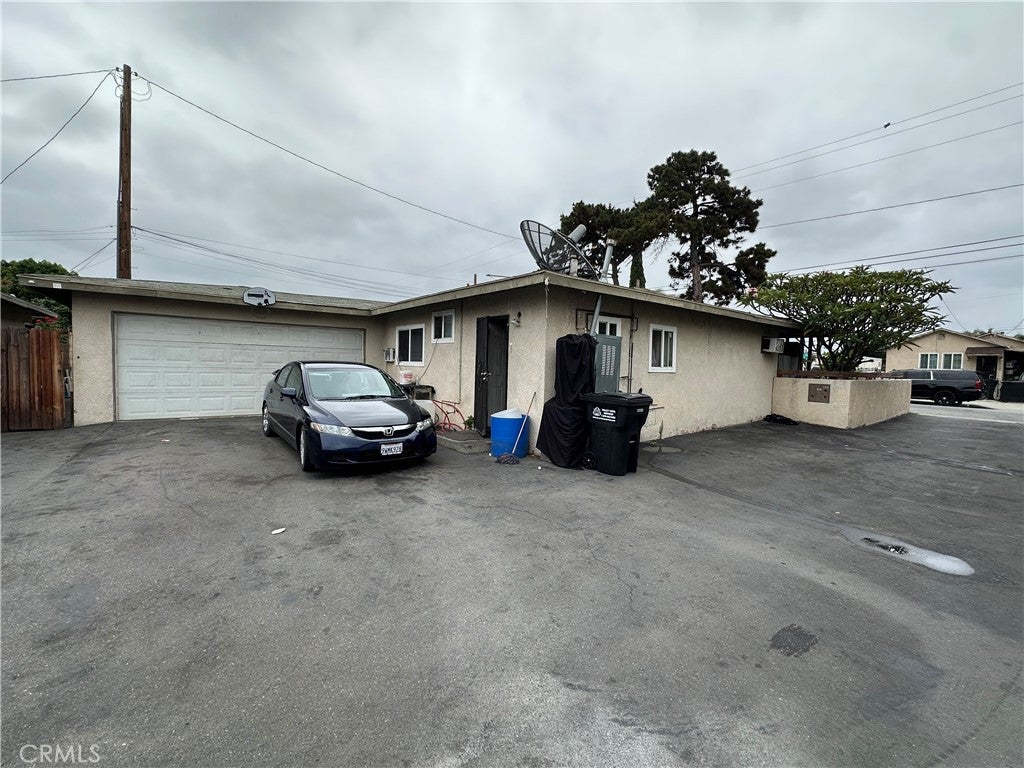 2563 Sastre Ave