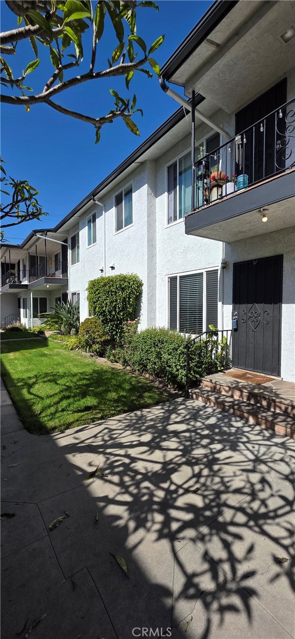 1057 E Appleton