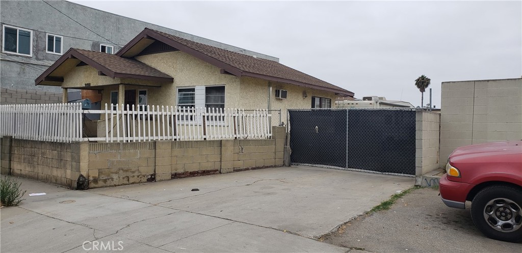 15,245 sf lot, 56 x 272, M1 zoning allows for multiple uses. Current structure is a sfr with 3 bedrooms and two baths.