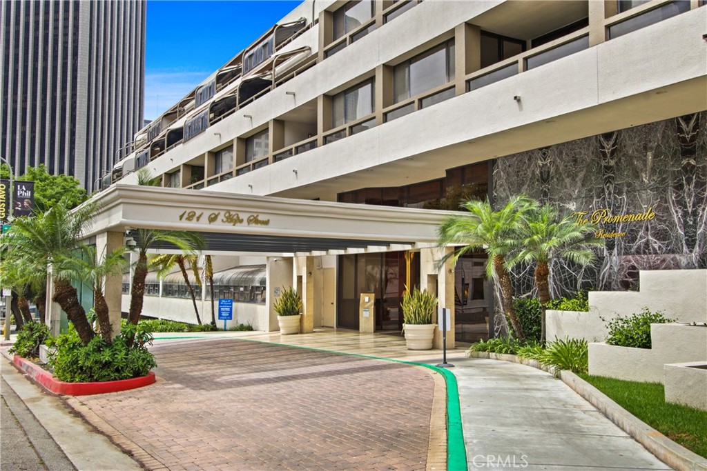 121 S Hope Street 318
