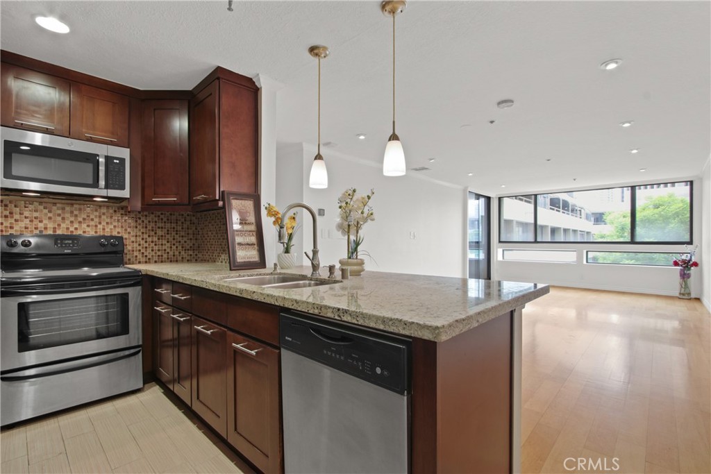 121 S Hope Street 318