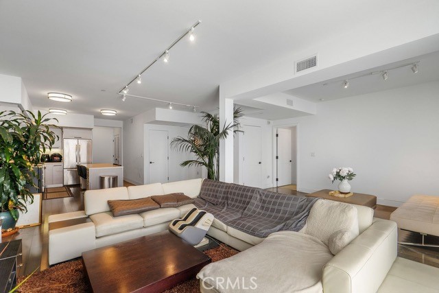 1817 Prosser Avenue 503