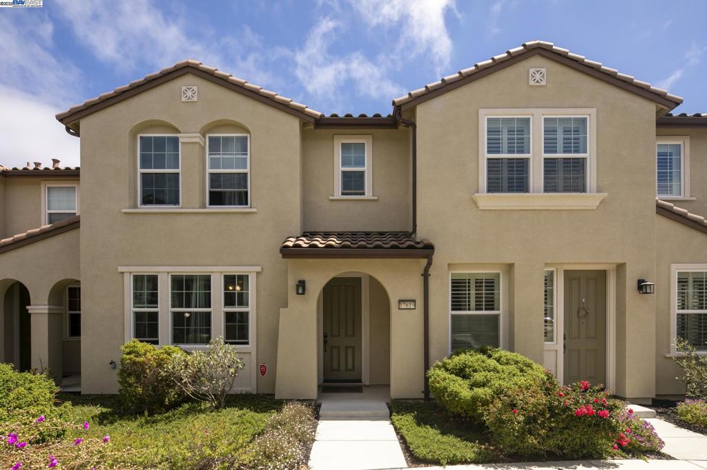 Modern townhome in the East Garrison community offers 3 bedrooms, 2.5 bathrooms, built in 2018, stylish living space. Enjoy the convenience of a two-car garage plus a RARE two-car driveway for extra parking. The gourmet kitchen features stainless steel appliances, granite countertops, and an open layout flowing seamlessly into the living and dining areas. The living room boasts soaring ceilings and abundant natural afternoon light. The spacious primary suite includes a walk-in closet with mirrored doors and an upgraded barn door leading to the luxurious bath with slab countertops, dual sinks, and framed mirrors—also featured in the hallway bath. ceiling fans, an upstairs laundry room, and an expansive landing area. Located next to Lincoln Park and minutes from recreation areas, hiking and biking trails, shopping, dining, and more