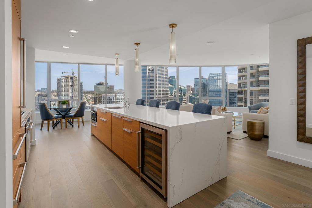 888 W E Street 3105