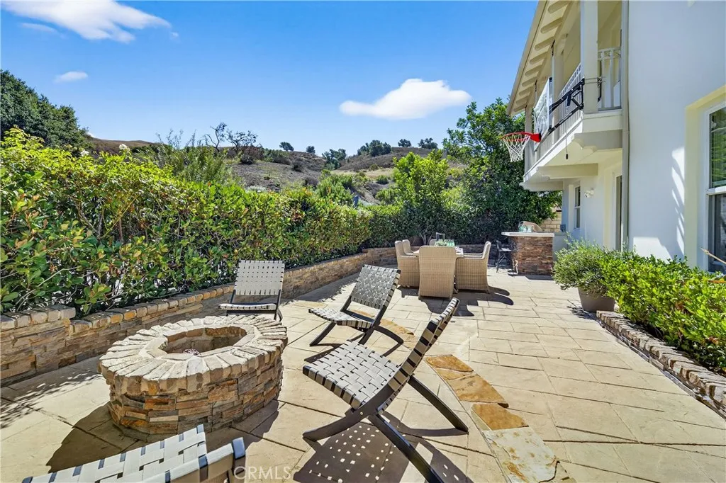 Calabasas, California 91302, United States, 5 Bedrooms Bedrooms, ,4 BathroomsBathrooms,Residential,Active,222385