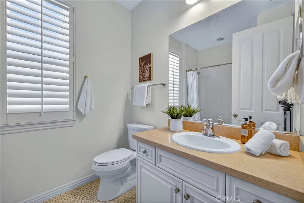 Calabasas, California 91302, United States, 5 Bedrooms Bedrooms, ,4 BathroomsBathrooms,Residential,Active,222385