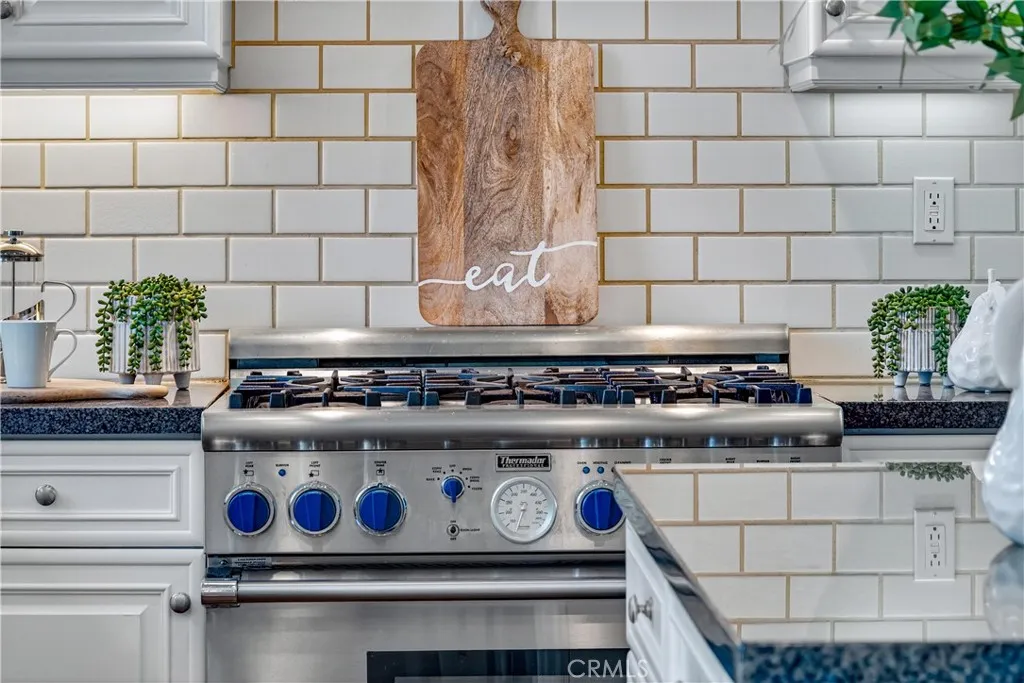 Calabasas, California 91302, United States, 5 Bedrooms Bedrooms, ,4 BathroomsBathrooms,Residential,Active,222385