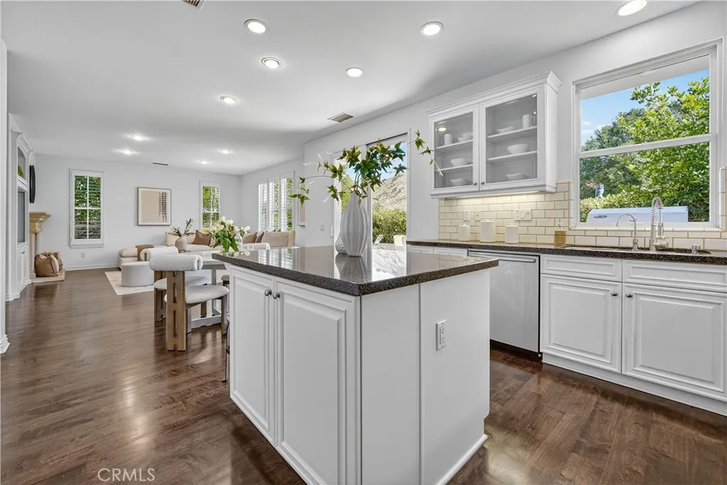 Calabasas, California 91302, United States, 5 Bedrooms Bedrooms, ,4 BathroomsBathrooms,Residential,Active,222385