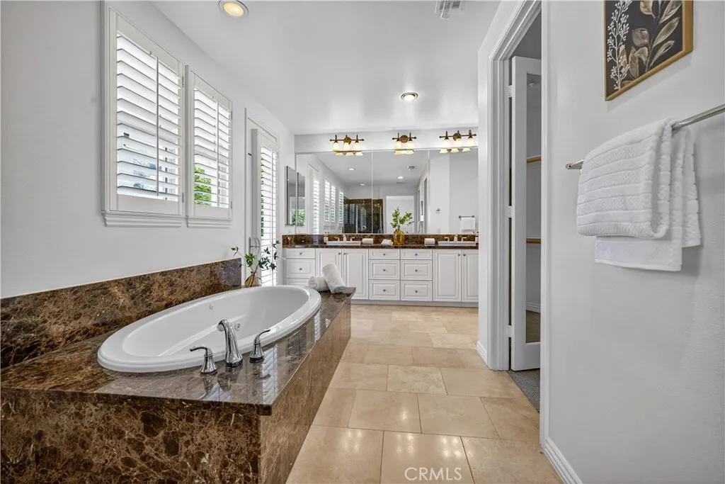 Calabasas, California 91302, United States, 5 Bedrooms Bedrooms, ,4 BathroomsBathrooms,Residential,Active,222385