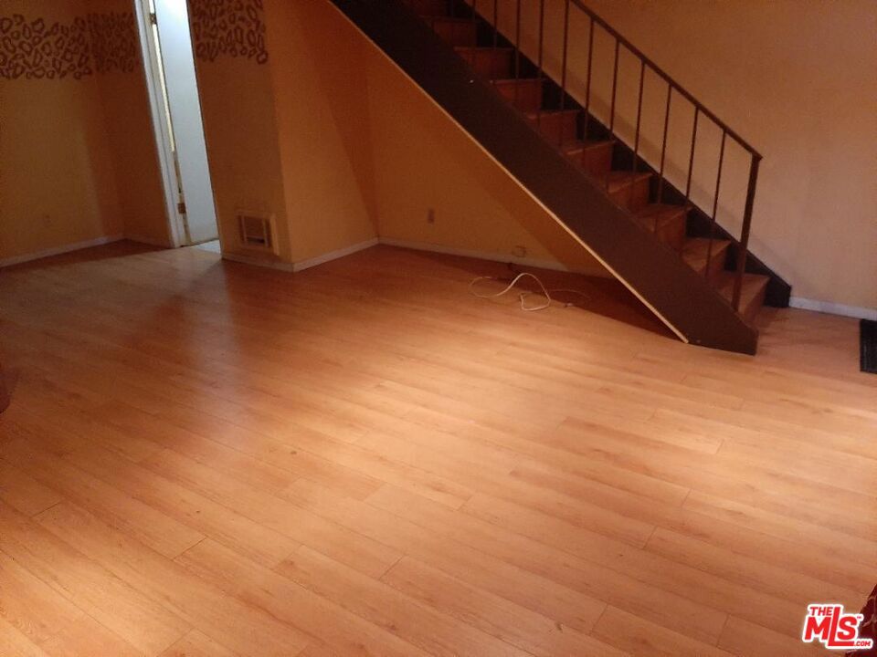 719 N Eucalyptus Avenue 6C