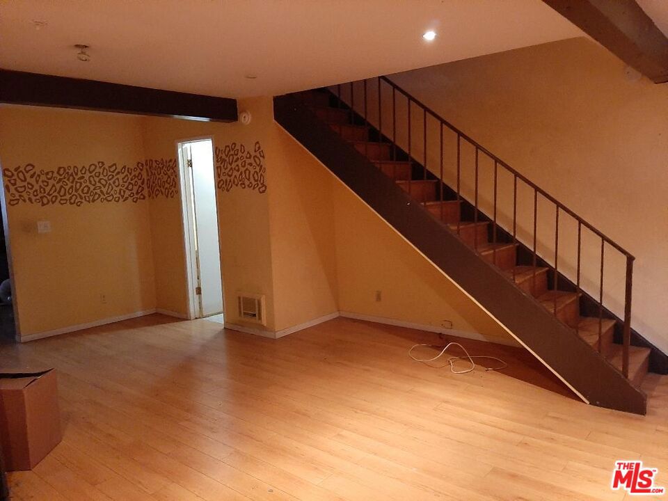 719 N Eucalyptus Avenue 6C