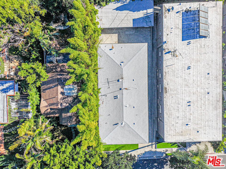 1040 N Genesee Avenue