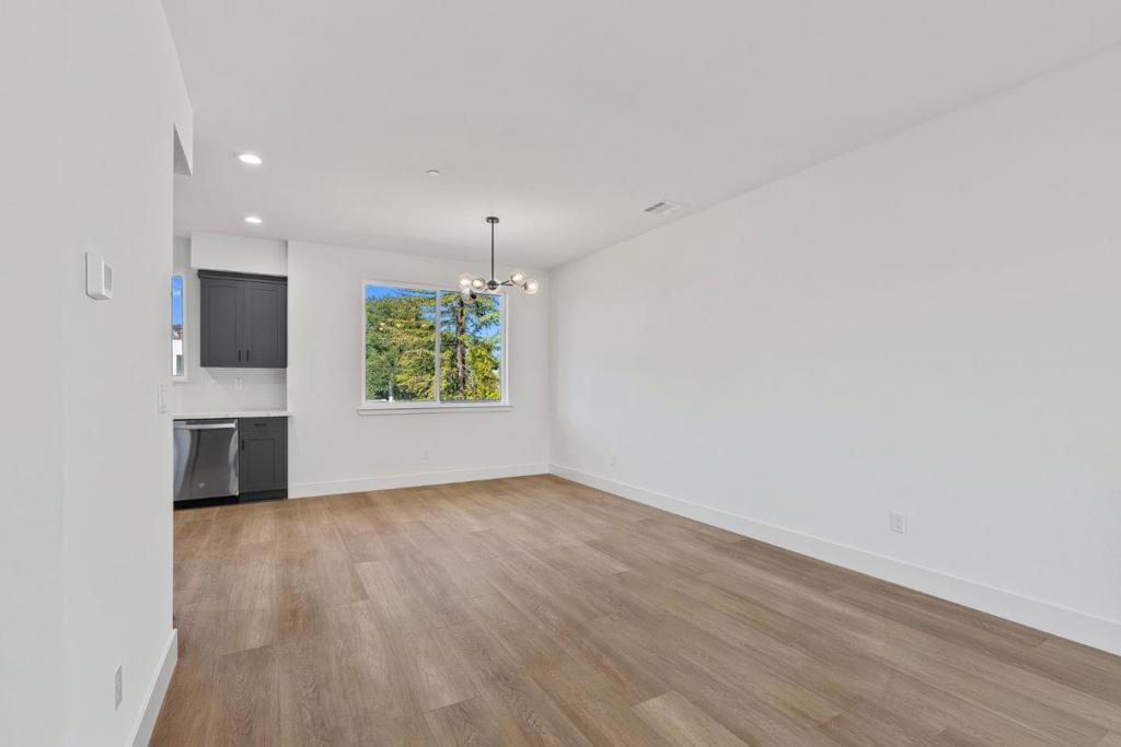 935 Woodside Road