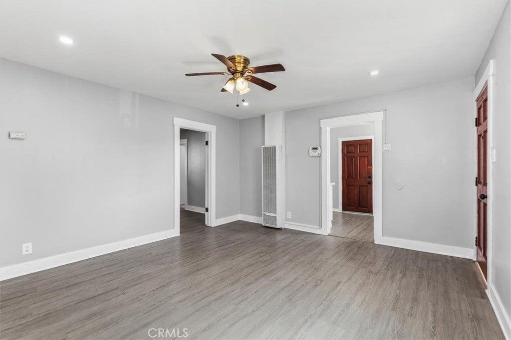1049 W 67th