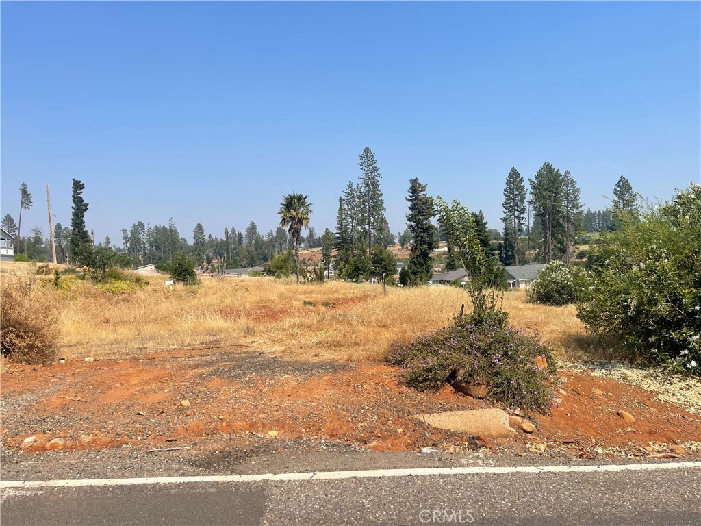 Located just steps from the popular Bille Park, this desirable West Paradise corner lot offers the perfect blend of convenience and charm. The property features an active PID water account and is within walking distance to essential public services. Whether you're looking to build now or invest in a fast-growing community, this lot is an excellent opportunity. Make the thriving town of Paradise your next home base!