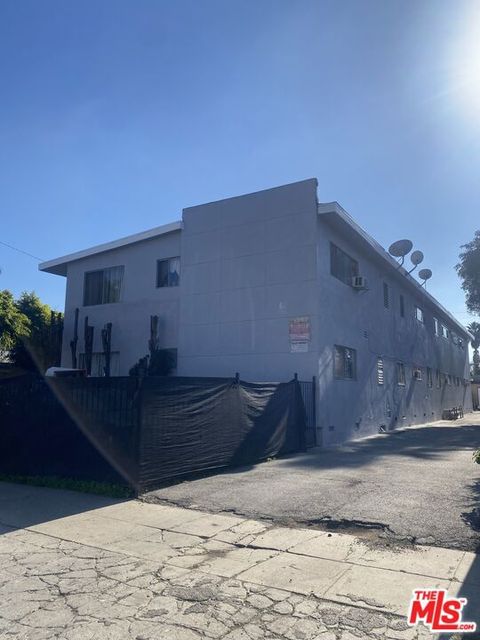 Photo of 14202 Sylvan Street, Van Nuys, CA 91401 (MLS # 25625643)