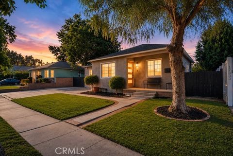 Photo of 17337 Emelita, Encino, CA 91316 (MLS # SR26114672)
