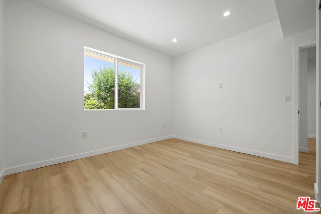 8425 S Western Avenue