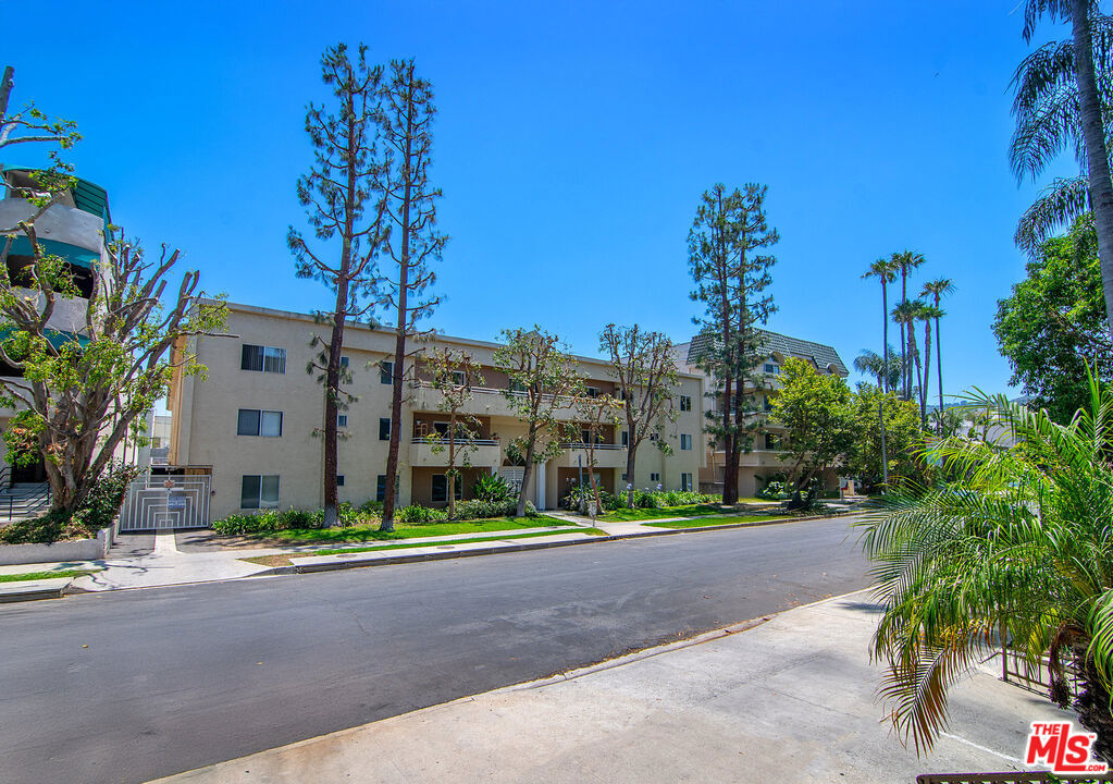 MOTIVATED SELLER! PRICED TO SELL! Step inside this stunning and spacious 1,108 sq. ft. Sherman Oaks condo that offers premium living with tasteful enhancements throughout. Updates include a full interior remodel in 2023, from adding stylish new finishes in the kitchen, to refinished contemporary flooring and upgraded window coverings, a complete bathroom renovation with sleek modern fixtures, new light fixtures throughout, new washer/dryer/refrigerator/central AC/and a new HVAC system in 2025. The bright open living area is inviting and flows seamlessly into the dining bar that also leads to a breakfast bar and dedicated dining area. This wonderful community with low HOA dues features assigned garage parking, with storage, pool, sauna, and more! Set on a peaceful, tree-lined street near Ventura Boulevard, this condo offers effortless access to Restaurant Row, shopping, and easy freeway access all within walking distance. This move-in ready gem combines modern upgrades, smart design, and unbeatable comfort. Don't miss out!
