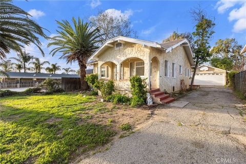 Photo of 230 E Wilson St, Rialto, CA 92376 (MLS # CV26042414)