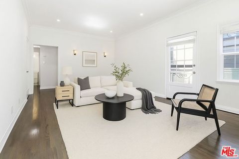 Photo of 111 N Harper Avenue #1/2, Los Angeles, CA 90048 (MLS # 25615361)