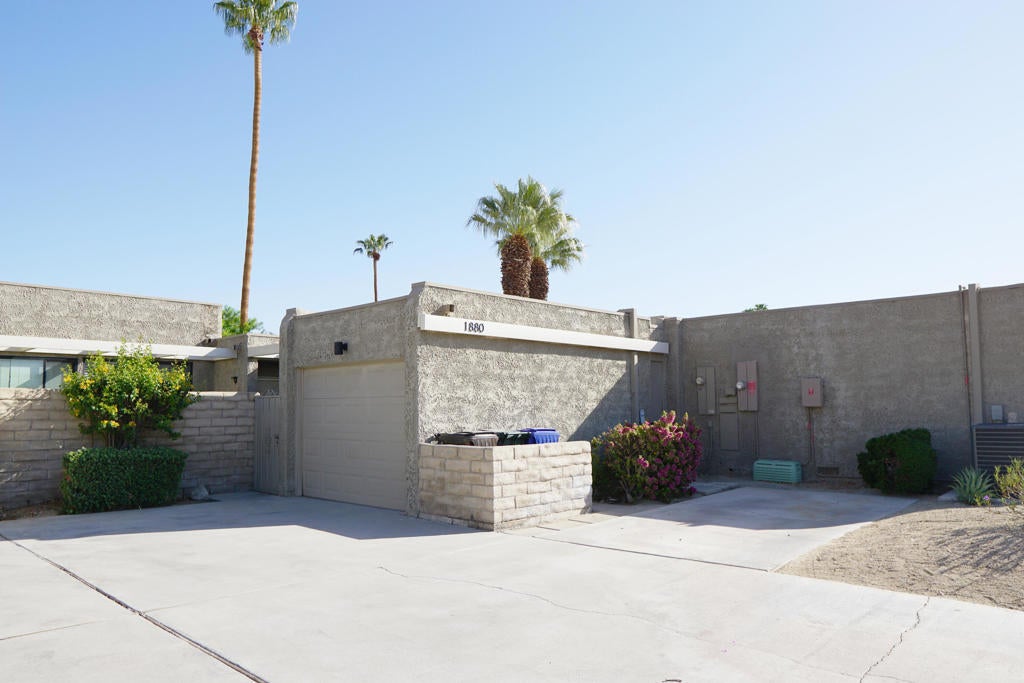 1880 Tamarisk Road