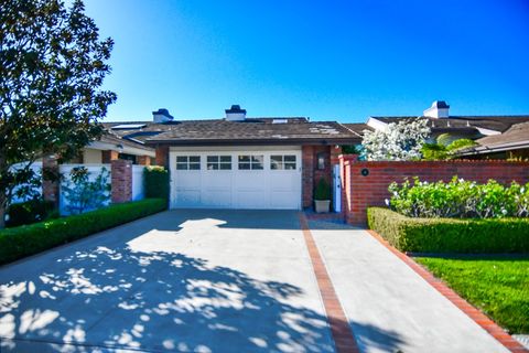 Photo of 4 White Water Dr, Corona Del Mar, CA 92625 (MLS # NP26031289)