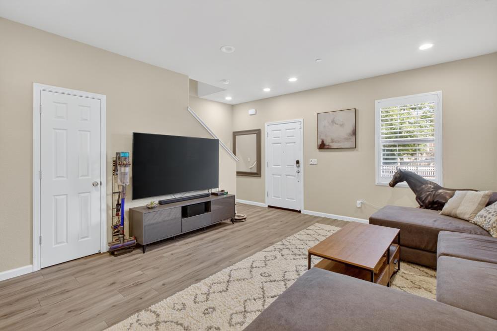 310 Bathbridge Lane