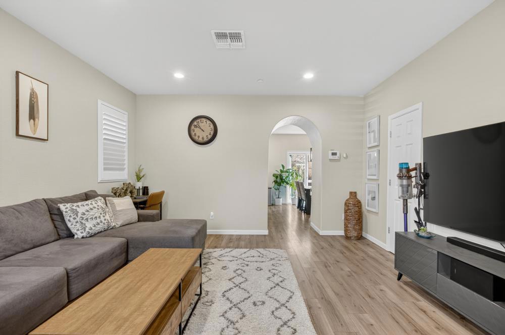 310 Bathbridge Lane