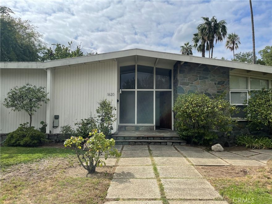 House build by famouse structural engineer, Include HVAC, Newer hardwood floors, Granite countertops, The kitchen and living room overrlook and open up to the gorgeous rear gardens, located in Pasadena's desirable CALTECH neighborhood, on a street lined with mature crepe myrties, the residence is close to the Huntington gardens, CALTECH, PCC, and south Lake shops and dining.