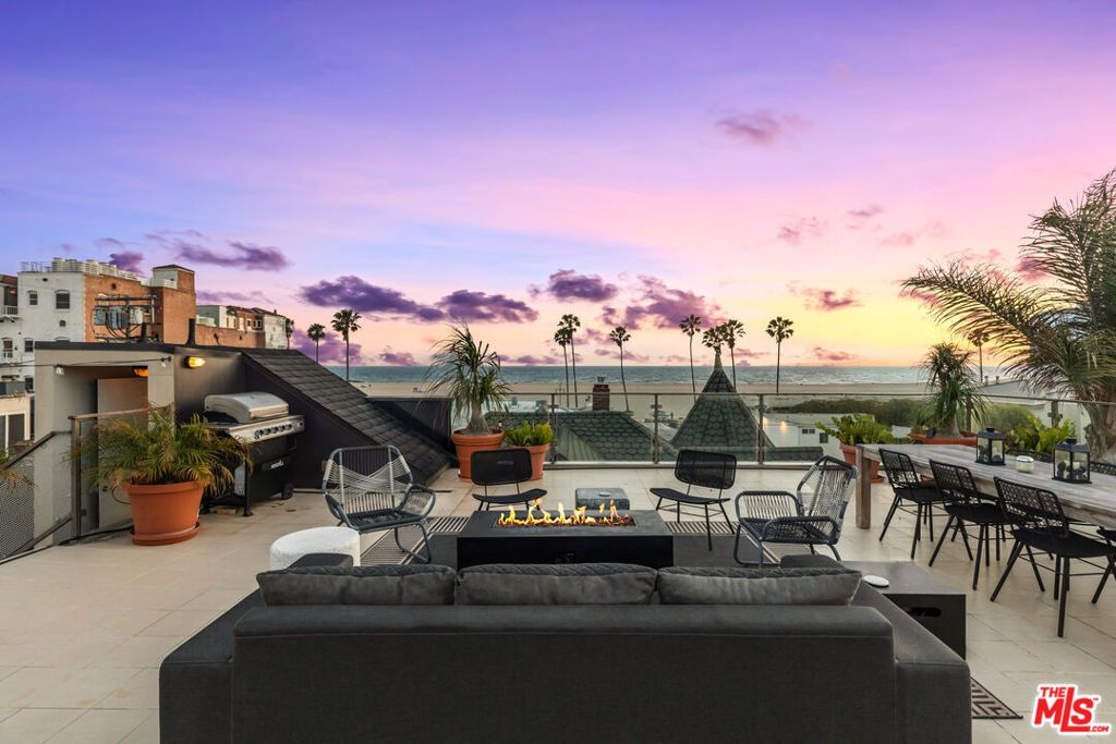 Photo of 24 Clubhouse Avenue, Venice, CA 90291 (MLS # 25562419)