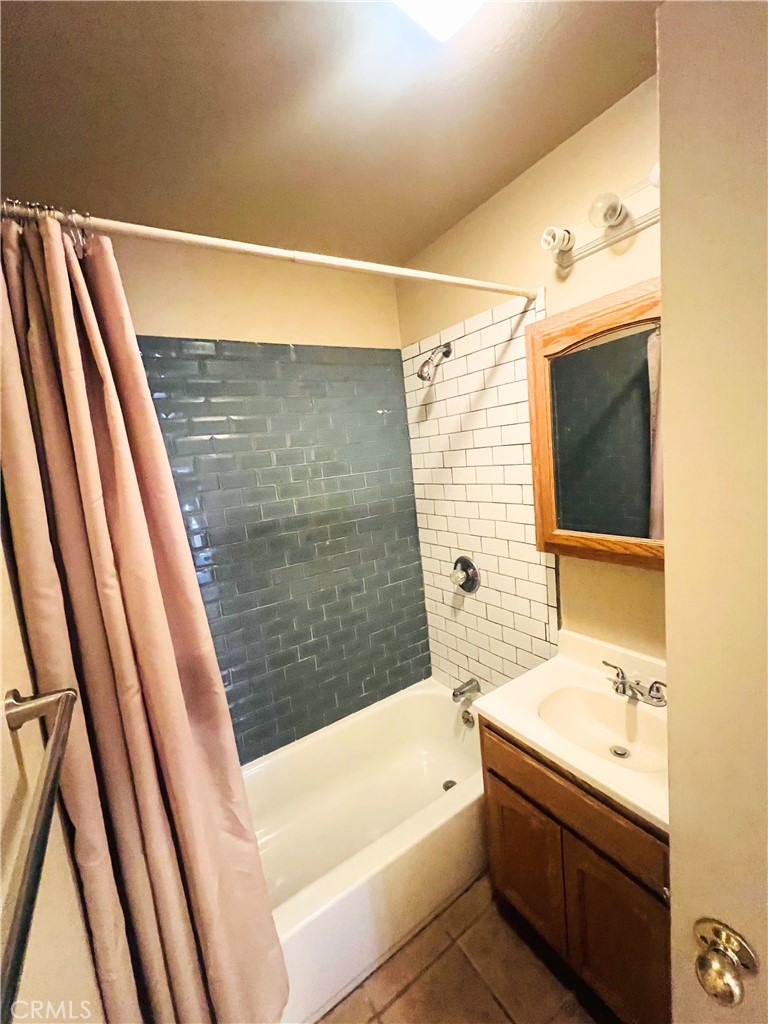 7319 S Normandie