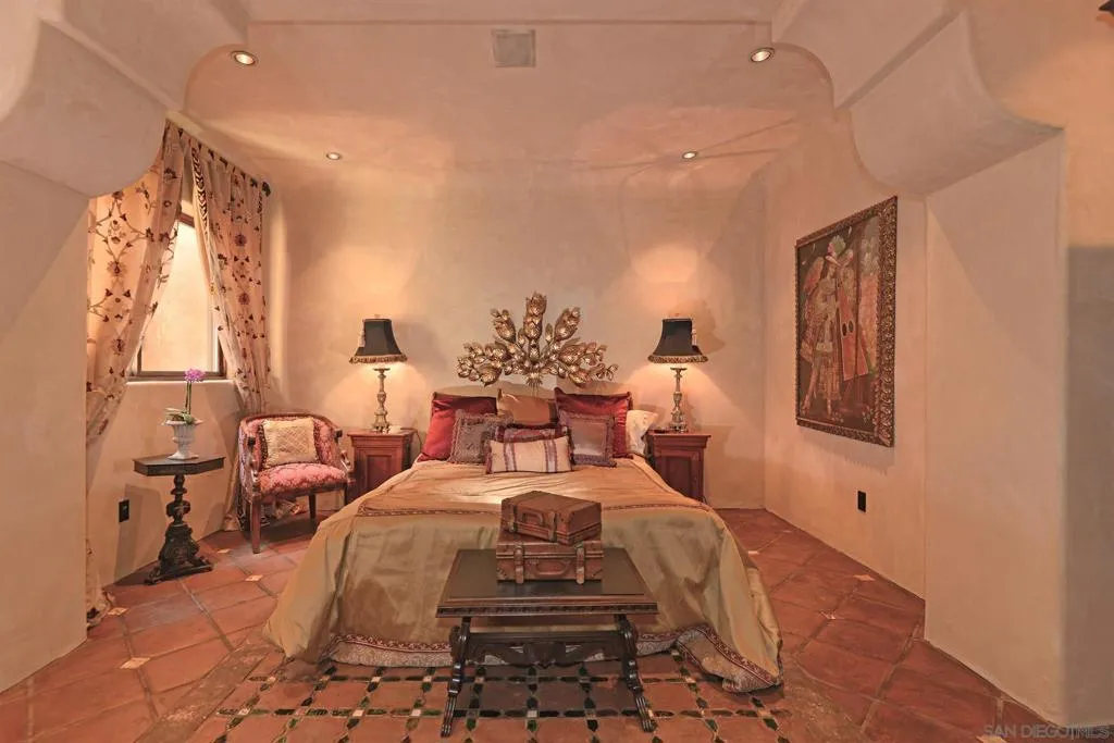 La Jolla, California 92037, United States, 4 Bedrooms Bedrooms, ,4 BathroomsBathrooms,Residential,Active,221005