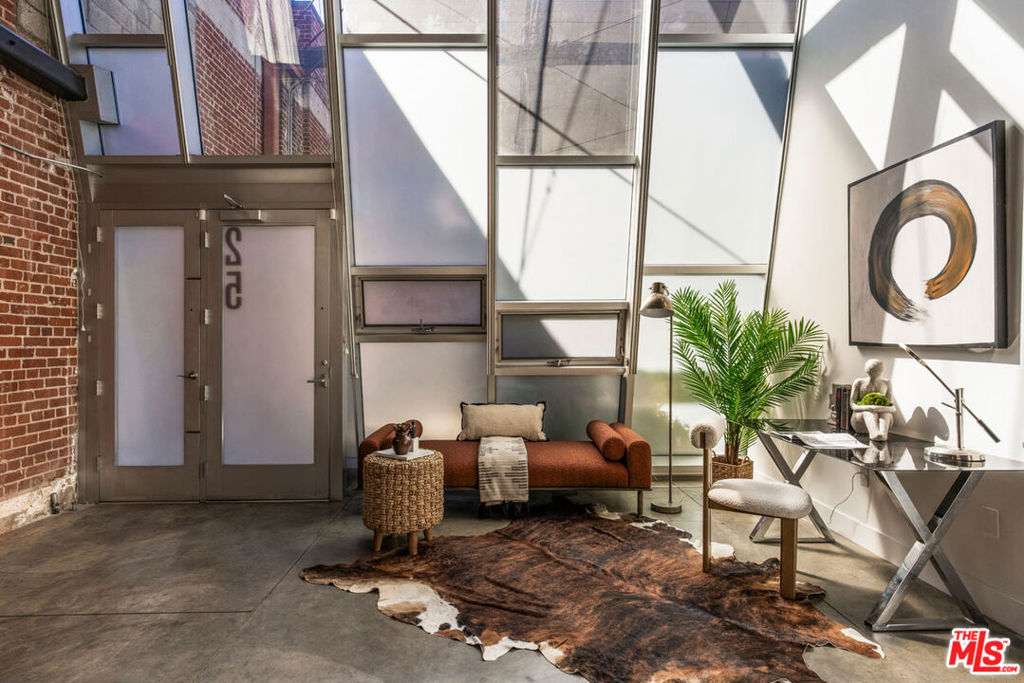 130 S Hewitt Street 25