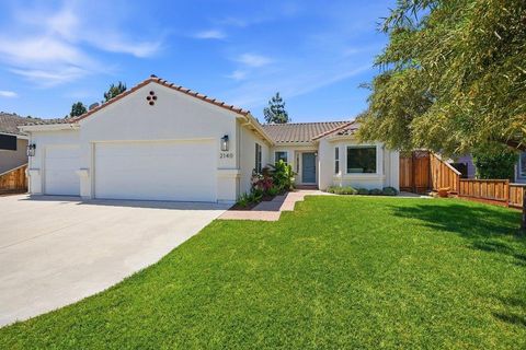 Photo of 2140 Calistoga Drive, Hollister, CA 95023 (MLS # ML82046537)
