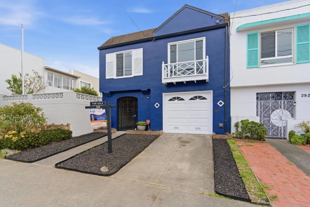 2521 QUINTARA Street